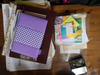 Bloky, bločky, papíry, složky - kancelářské potřeby
