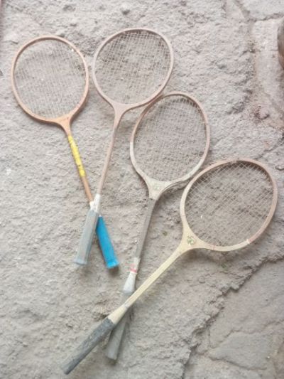 4 tenisové / badmintonové rakety (JH, Brno nebo ČB)