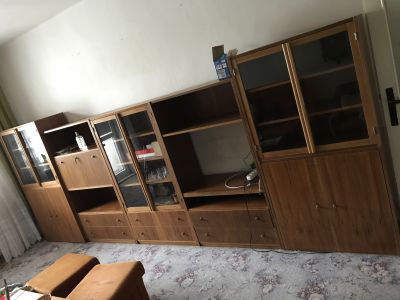Obývací nábytek - skříňky, šatní skříně