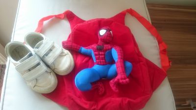 Batoh spiderman a tenisky vel 24 na donoseni 