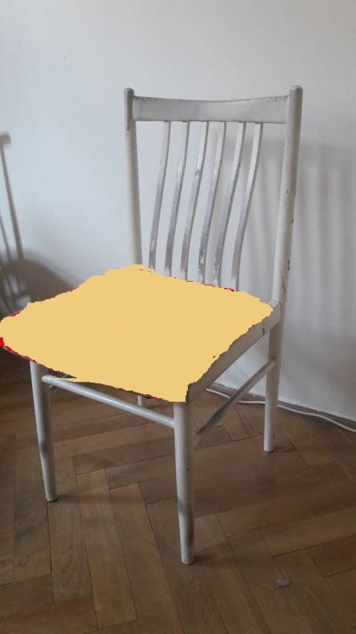 stará bílá židle