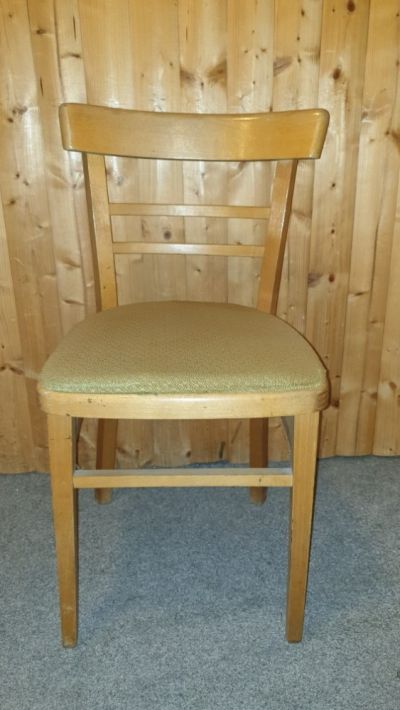 Židle dřevěná s čalouněným sedákem