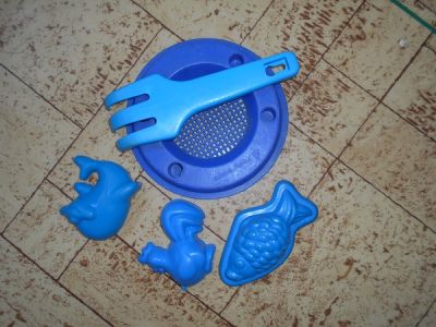 5 kusů modrých hraček na písek