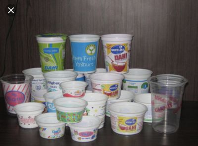 30x Různé kelímky od jogurtů