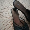 Černé boty na podpatku 38