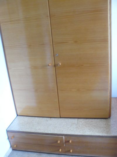 Daruji skříň s nástavcem a podstavcem masiv