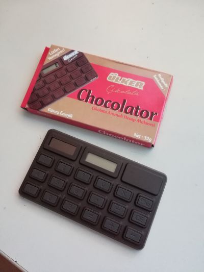 Kalkulačka ve tvaru čokolády