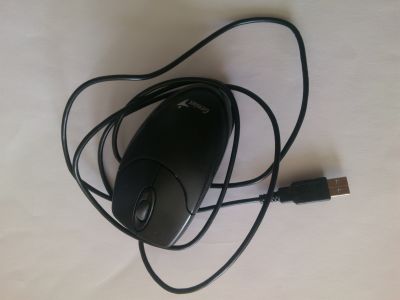 Myš, která má za konektorem špatný kontakt