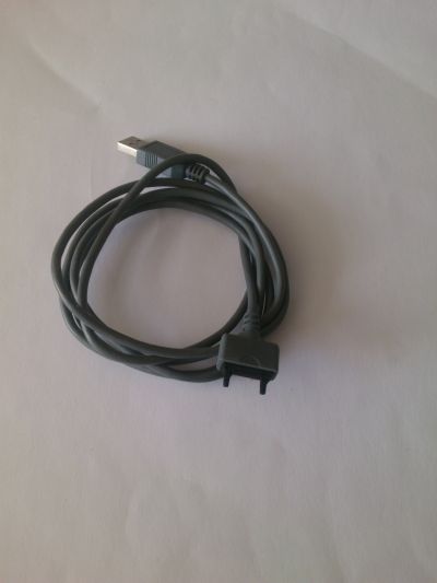 Propojovací kabel (asi mobilu k PC)