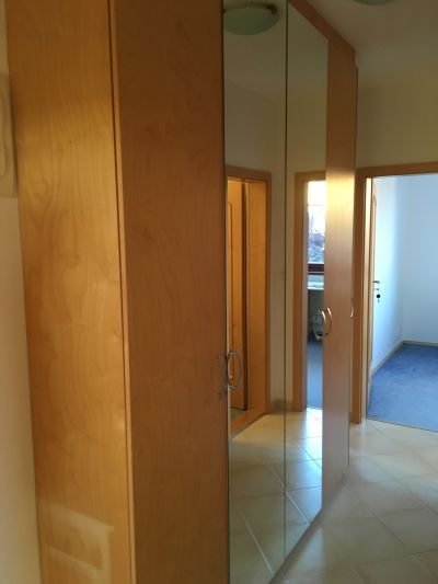 Vestavěná šatní skříň