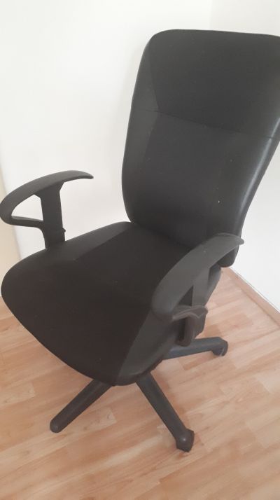 Office Chair with missing wheel