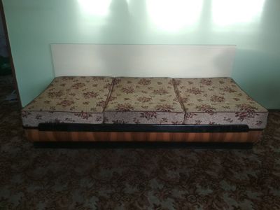 Dřevěná rozkládací postel