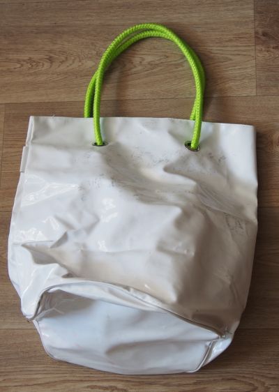 lakovaná taška
