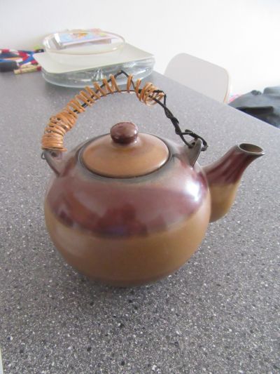 Keramická konvice na čaj