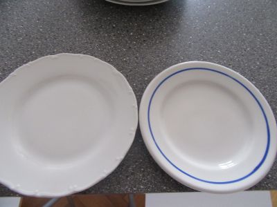 2 ks mělkých dezertních talířků