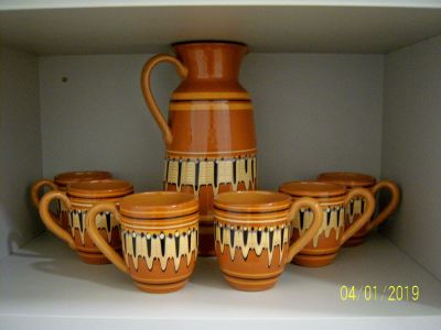 Keramika (mírně poškozená, slepovaná)