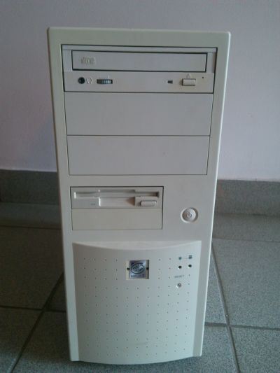 funkční PC s německými Win98