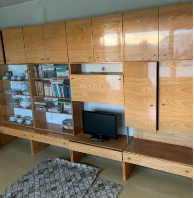 Obyváková stěna lakovaná, skříně, stolky