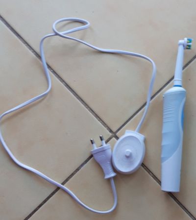 Elektrický zubní kartáček Braun
