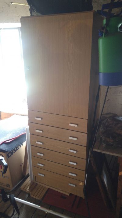 skříň s šuplíky