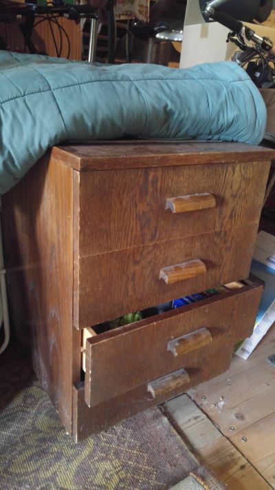 skříňka se 4 šuplíčky