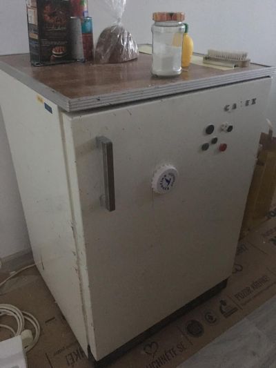 Starší lednice Calex