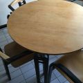 Dřevěný stůl a 4 židle