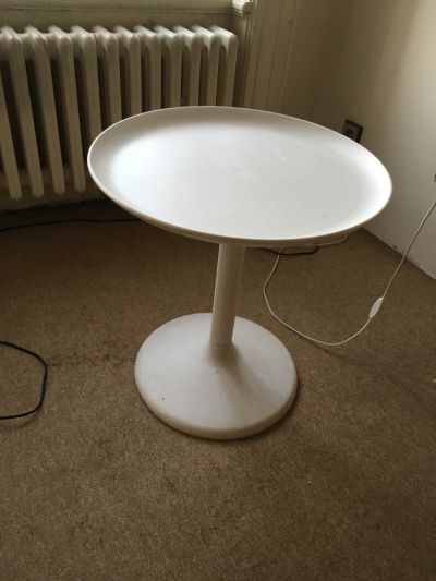 Plastový stolek