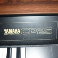 YAMAHA CP 25 elektronické klávesy