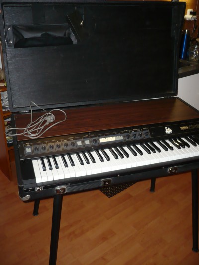 YAMAHA CP 25 elektronické klávesy