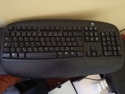 Monitor a klávesnice 