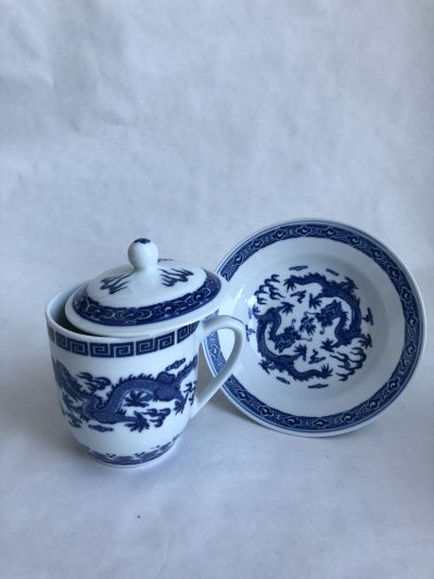 Porcelán s čínským motivem