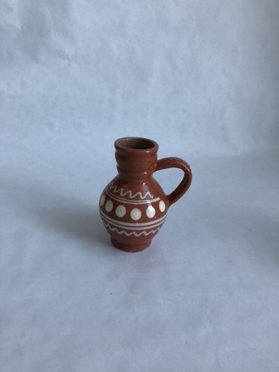 Keramická váza (bílé detaily)