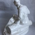 Porcelánová socha myslivec