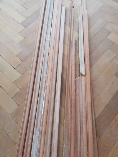 Použité dřevěné lišty k parketám
