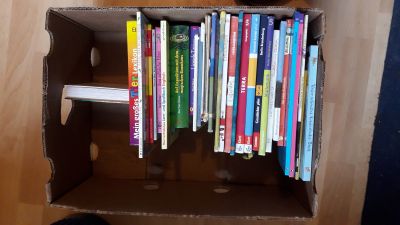 německé a pár anglických knih a učebnic pro děti