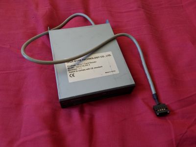 GigaByte 15in1 čtečka karet do PC