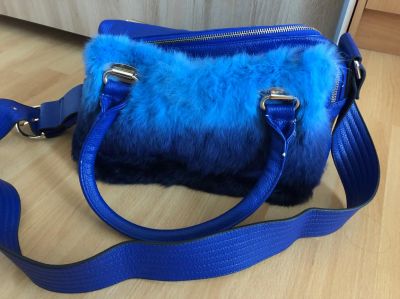 Modrá kabelka