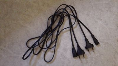 2× nezeměný napájecí kabel 230 V