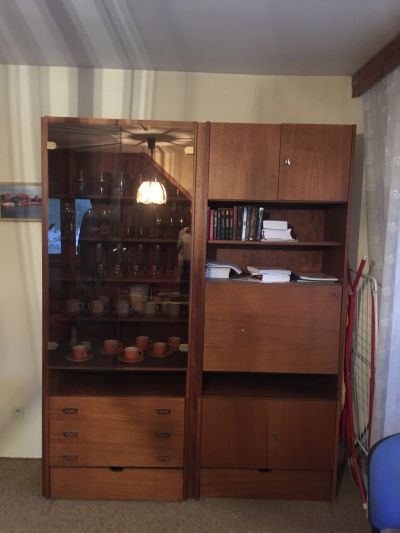 Skříň + stůl pouze za vlastní odvoz