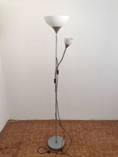 Stojací lampa