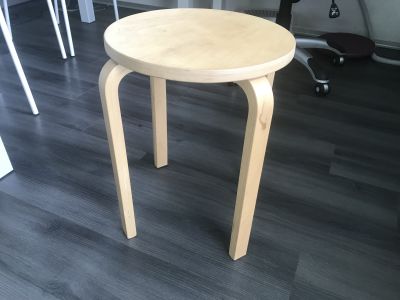 Dřevěná stolička