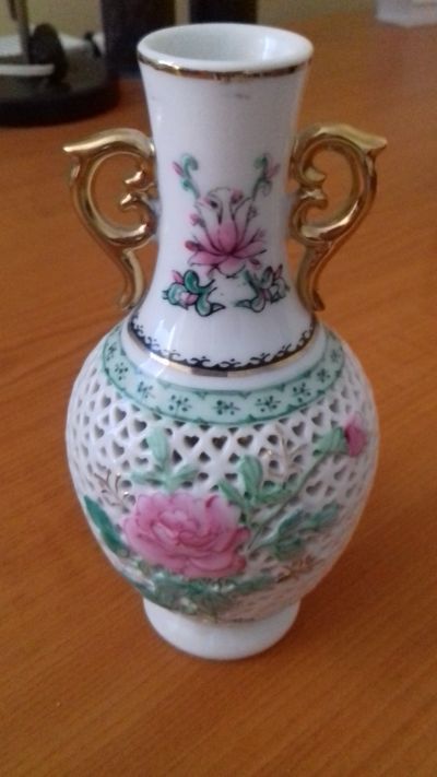Porcelánová váza I