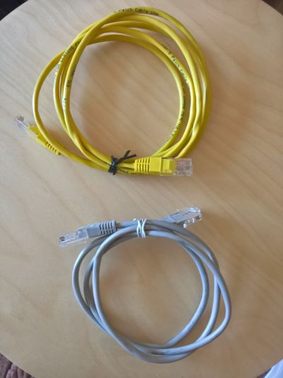2x síťový kabel