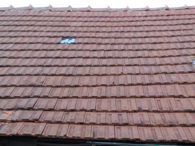 Střešní tašky za odvoz až 4000 ks