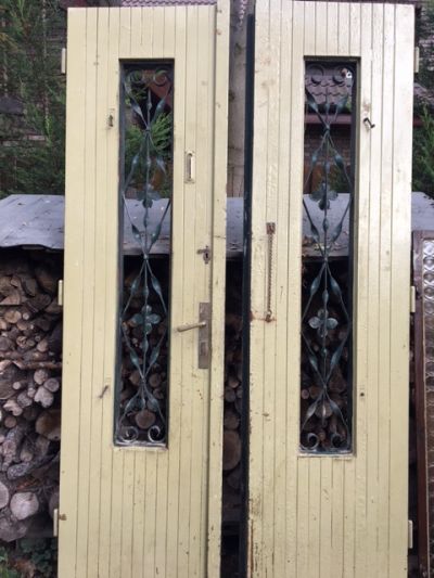 Dvoukřídlé dveře s vyndavacími okénky