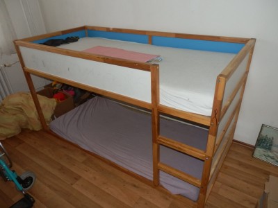 dětská patrová postel