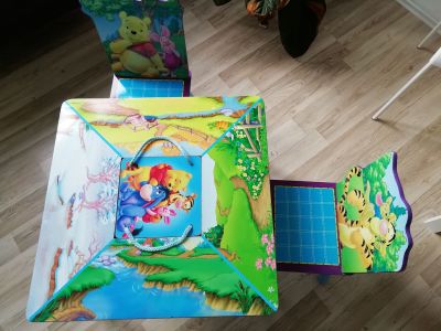 Dětský stoleček a dvě židličky