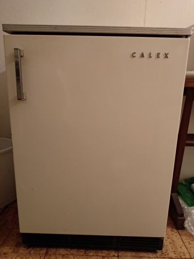 Stará funkční lednička