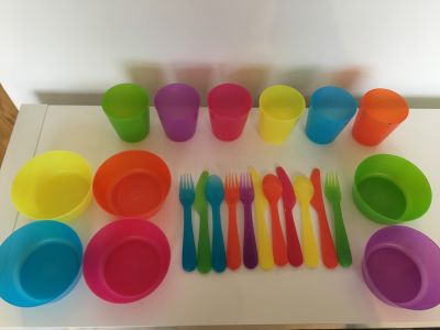 Nádobí plastové barevné pro děti IKEA